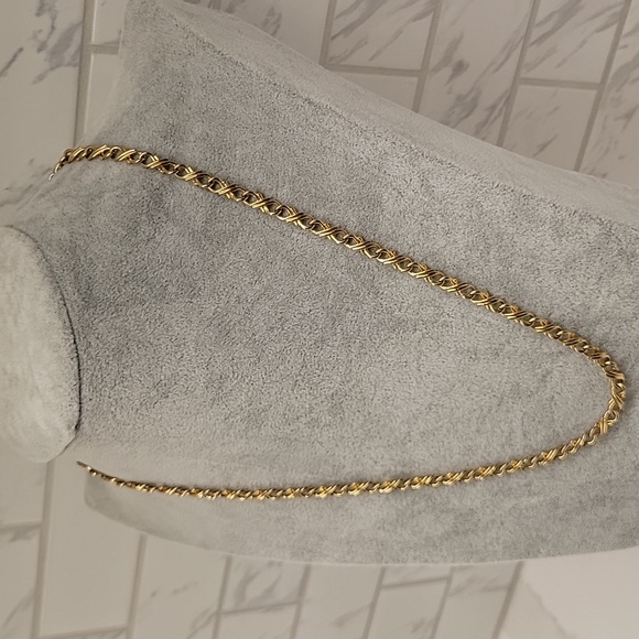 Goldtone Chain Intricate Design - Picture 3 of 5